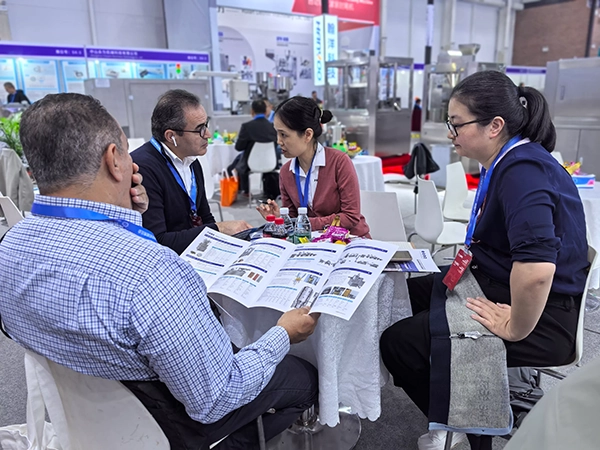 Jiangsu Hanyoo Memamerkan Peralatan Produksi di Expo Farmasi Qingdao